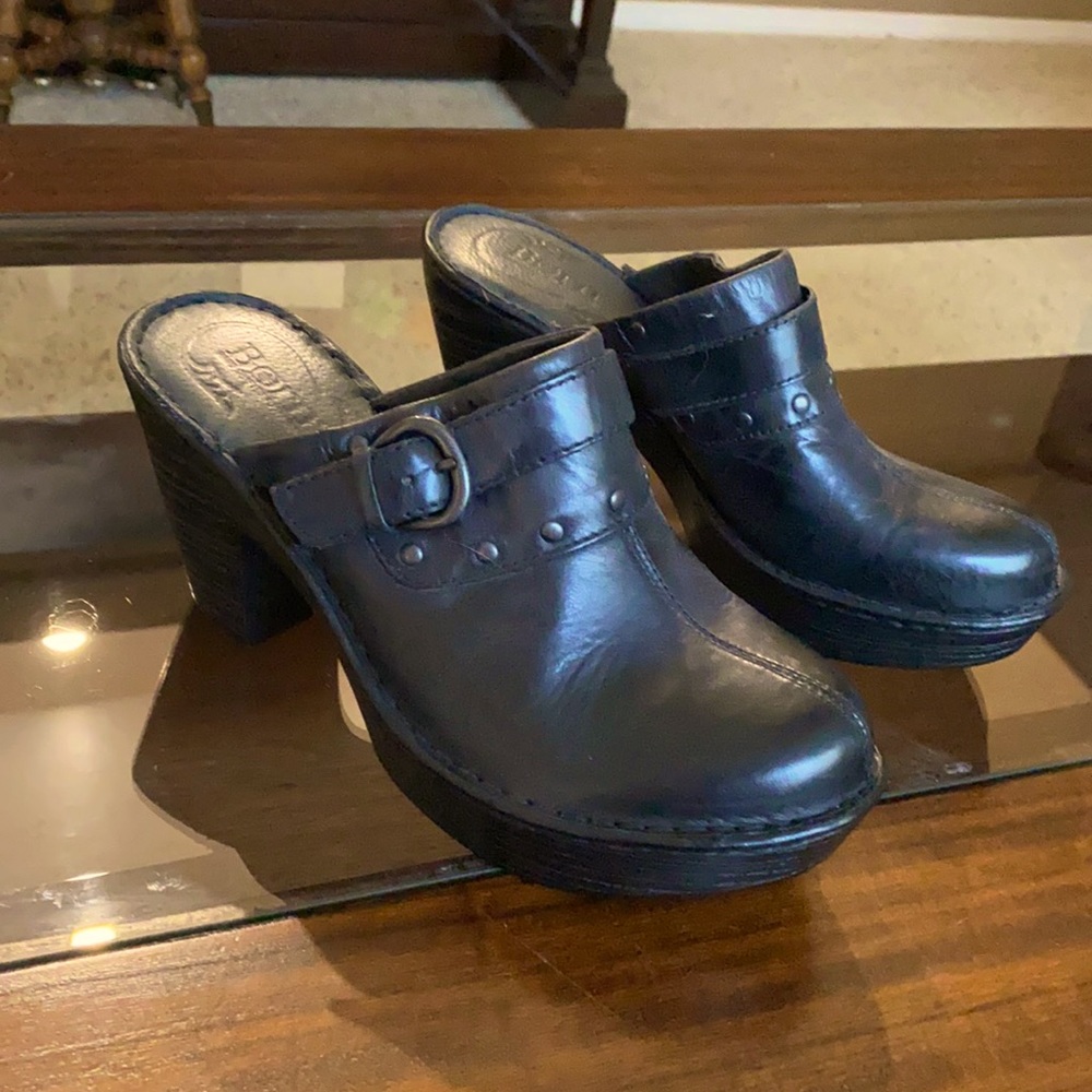 Women’s Born clogs in leather size 8